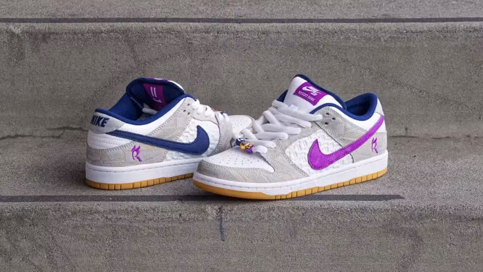 Imagem do tênis Nike Dunk da skatista brasileira Rayssa Leal.